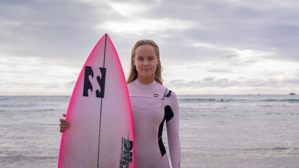 Isabella Nichols surf 0